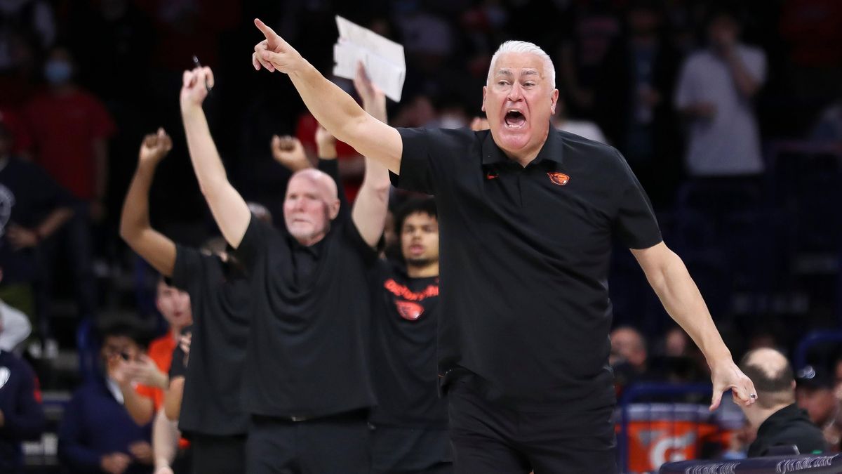 Oregon State coach Wayne Tinkle has suffered through a 3-22 year.