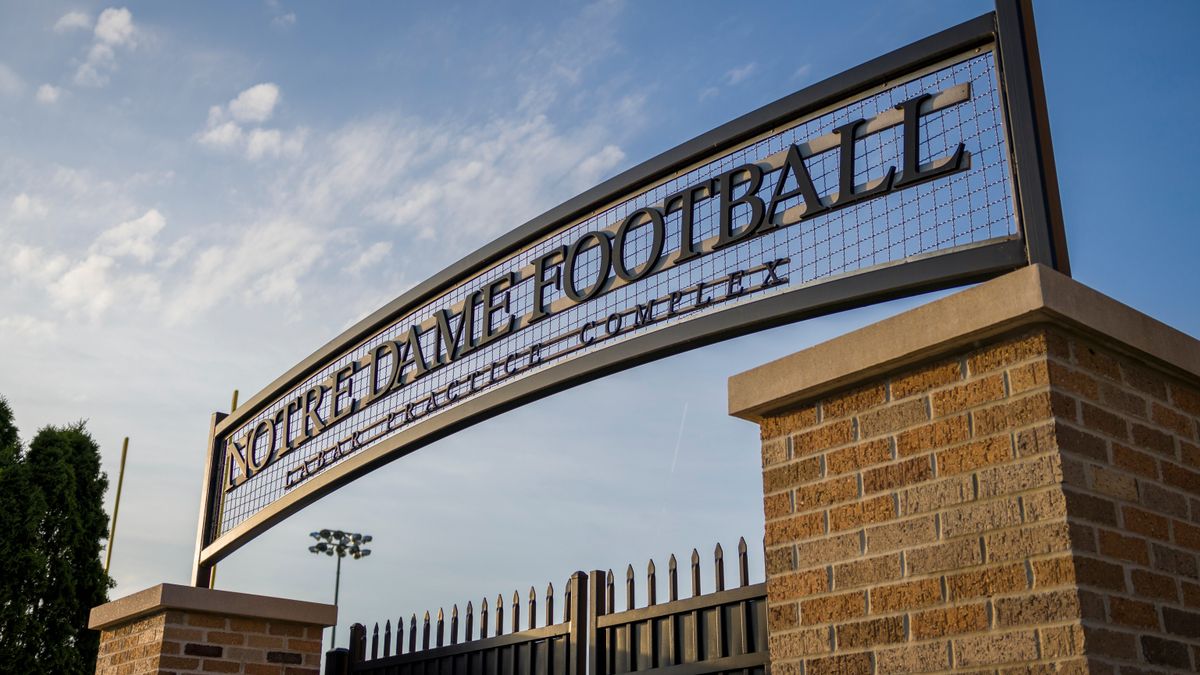 Notre Dame, not Michigan, landed top recruit C.J. Carr, grandson of Wolverines iconic coach Lloyd Carr.
