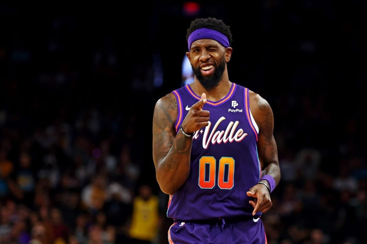 Feb 25, 2024; Phoenix, Arizona, USA; Phoenix Suns forward Royce O'Neale (00) reacts after a play during the second quarter of the game against the Los Angeles Lakers at Footprint Center.