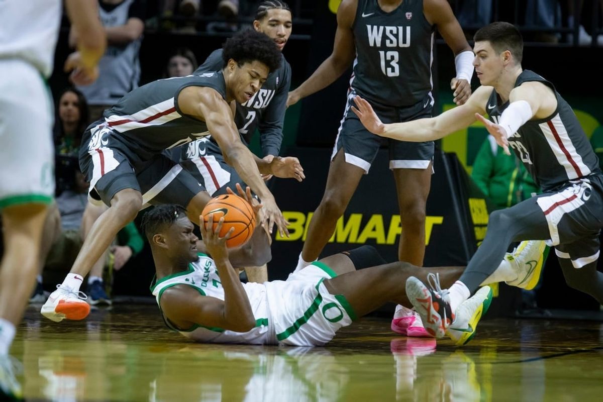 Oregon center Mahamadou Diawara looks to pass as the Oregon Ducks host the Washington State Cougars Saturday Feb. 10, 2024 at Matthew Knight Arena in Eugene, Ore.