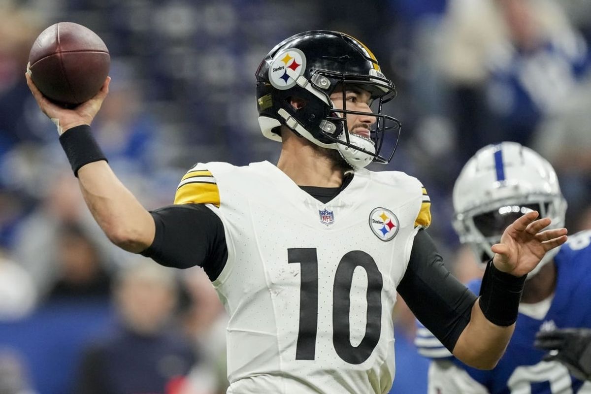 Dec 16, 2023; Indianapolis, Indiana, USA; Pittsburgh Steelers quarterback Mitch Trubisky (10) draws back to pass against the Pittsburgh Steelers at Lucas Oil Stadium.