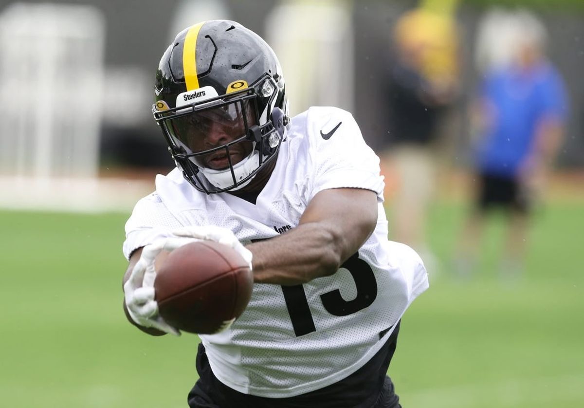May 26, 2022; Pittsburgh, PA, USA; Pittsburgh Steelers wide receiver Miles Boykin (13) participates in organized team activities at UPMC Rooney Sports Complex.