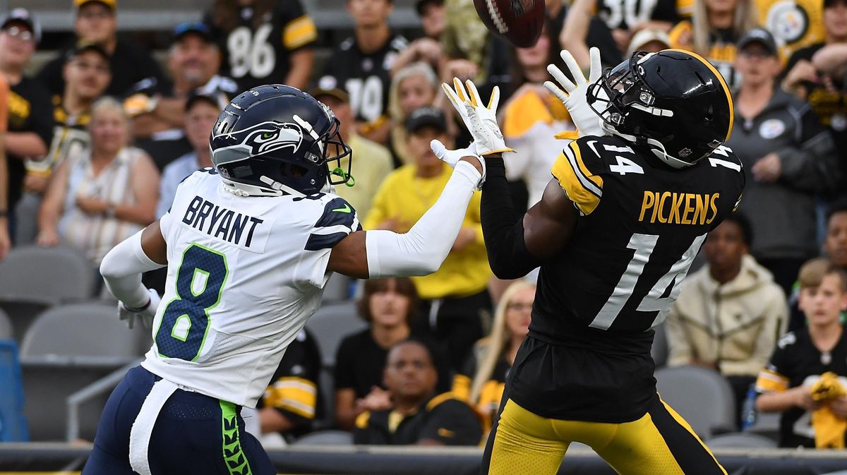 The Steelers’ George Pickens makes a catch for a 26-yard touchdown reception as Coby Bryant defends in the first quarter during a preseason game in Pittsburgh.
