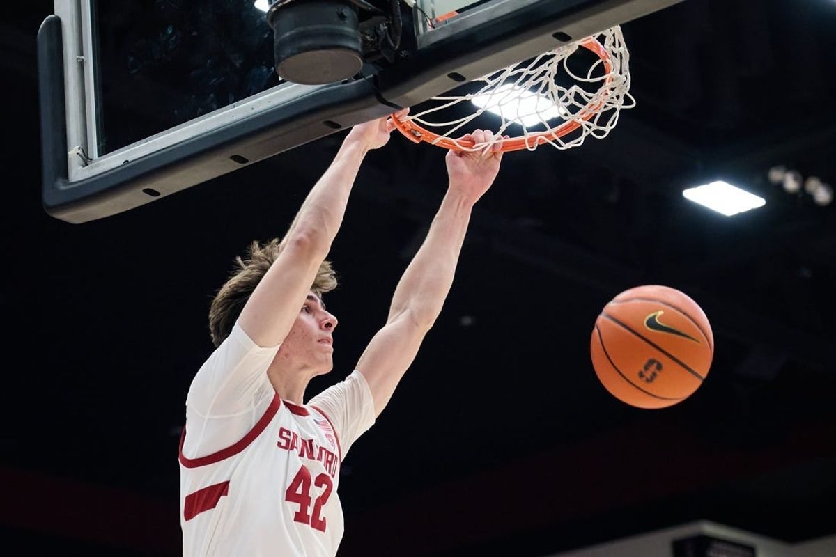 Jan 18, 2024; Stanford, California, USA; Stanford Cardinal forward Maxime Raynaud (42) dunks the ball against the Washington State Cougars during the second half at Maples Pavilion.