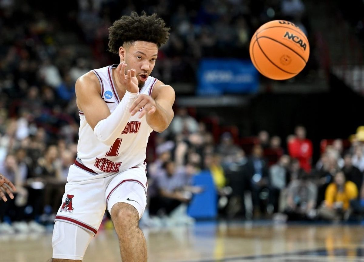 Mar 22, 2024; Spokane, WA, USA; Alabama Crimson Tide guard Mark Sears (1) passes during the second half in the first round of the 2024 NCAA Tournament against the Charleston Cougars at Spokane Veterans Memorial Arena.