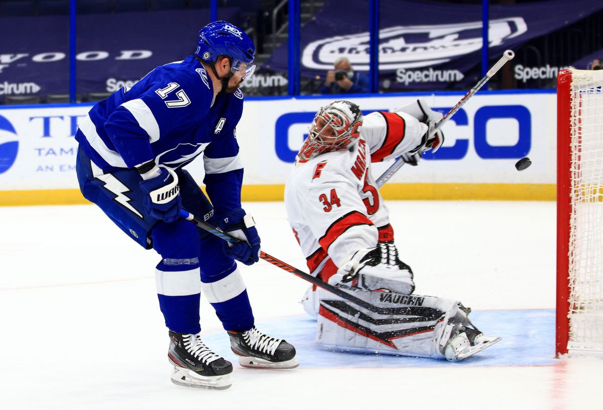 Alex Killorn shoots, scores on Petr Mrázek