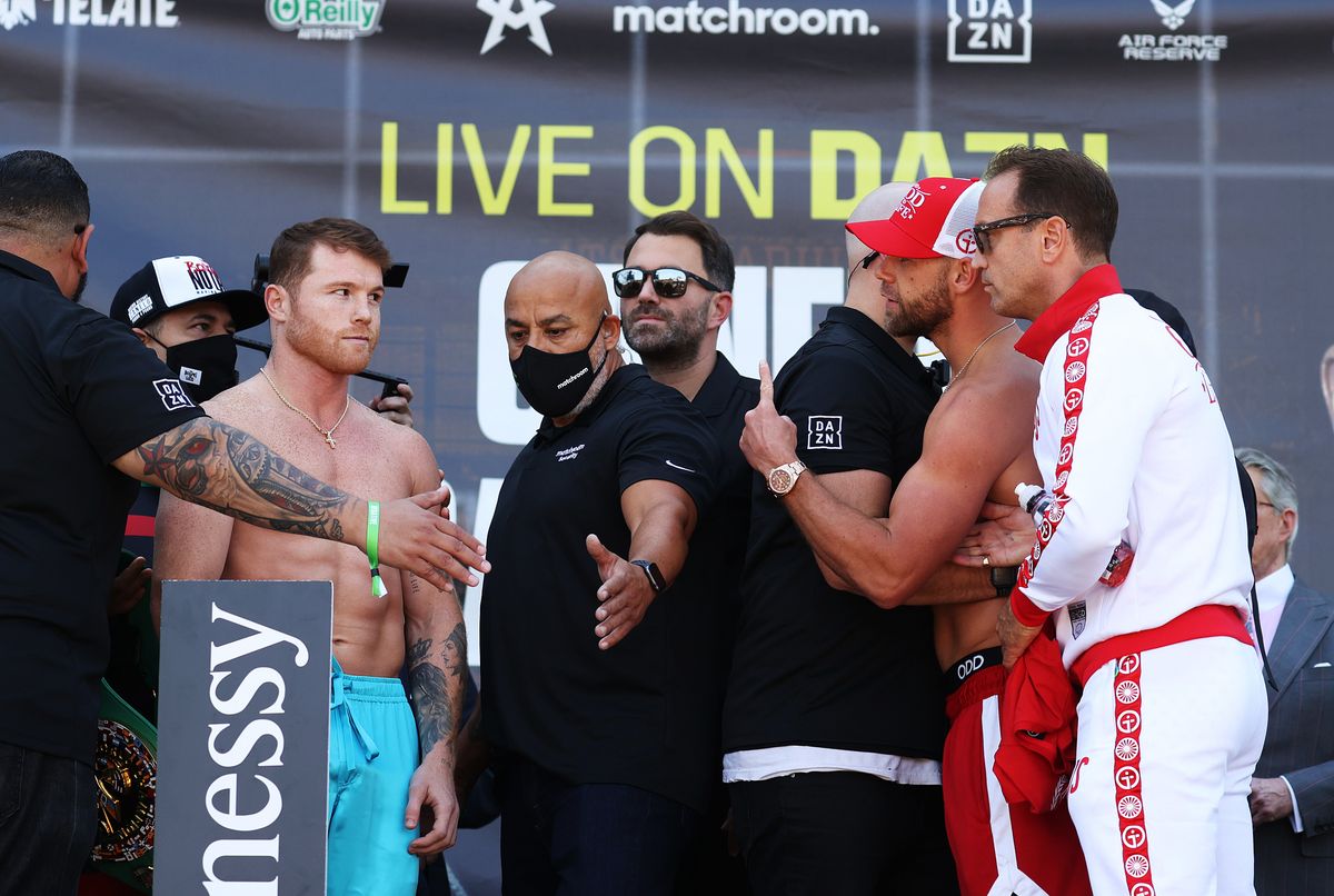 Billy Joe Saunders, left, a nd Ca nelo A ntho ny, poi nti ng, meet to night i n a much-a nticipated bout in Arli ngto n, Texas.