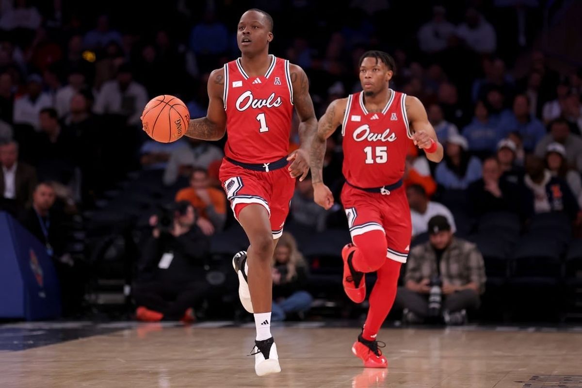 Dec 5, 2023; New York, New York, USA; Florida Atlantic Owls guard Johnell Davis (1) brings the ball up court against the Illinois Fighting Illini with guard Alijah Martin (15) during the second half at Madison Square Garden.