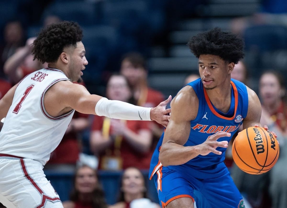 Alabama Crimson Tide guard Mark Sears (1) guards Florida Gators guard Zyon Pullin (0) during their SEC Men's Basketball Tournament quarterfinal game at Bridgestone Arena in Nashville, Tenn., Friday, March 15, 2024.at Bridgestone Arena in Nashville, Tenn., Friday, March 15, 2024.