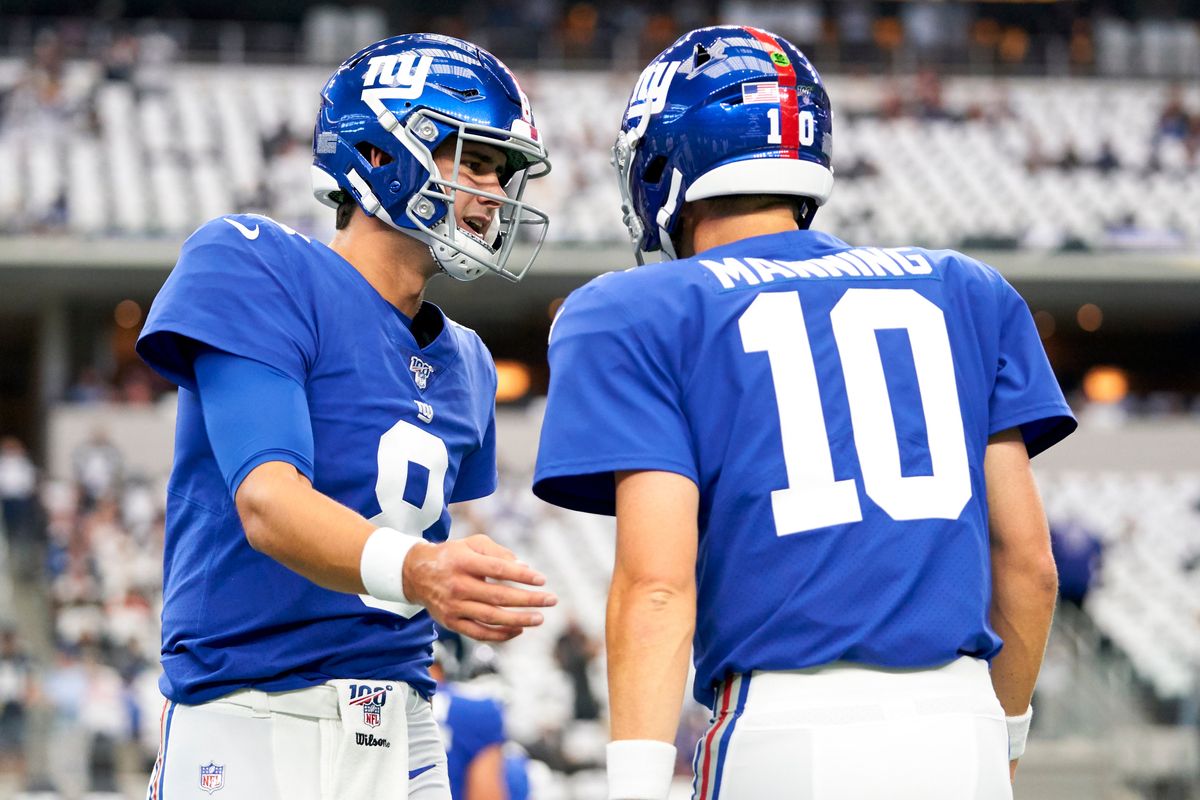 Daniel Jones (l.) and Eli Manning