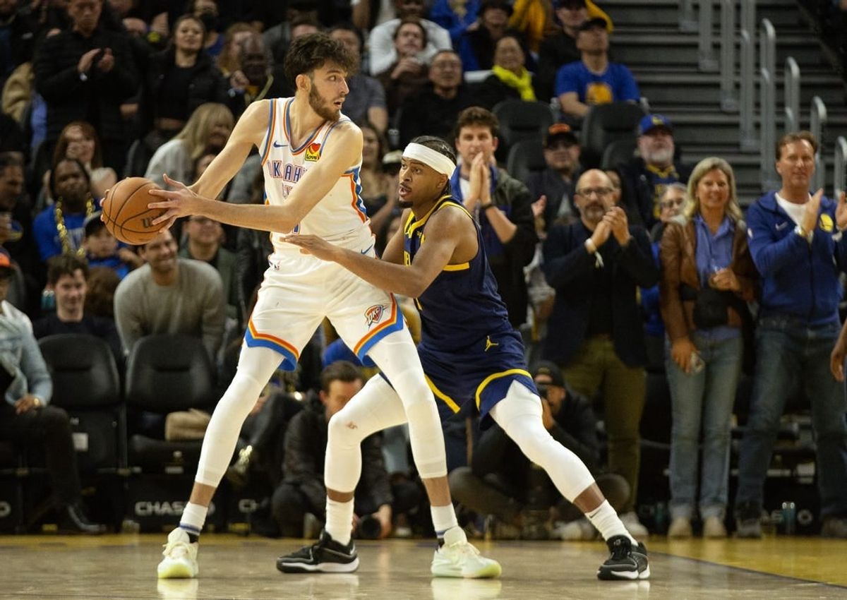 Nov 16, 2023; San Francisco, California, USA; Oklahoma City Thunder center Chet Holmgren (7) looks to pass around Golden State Warriors guard Moses Moody (4) during the third quarter at Chase Center.