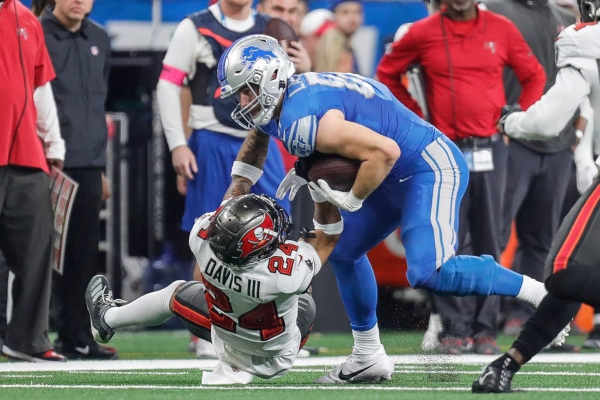 Detroit Lions tight end Sam LaPorta (87) runs against Tampa Bay Buccaneers cornerback Carlton Davis III (24) during the first half of the NFC divisional round at Ford Field in Detroit on Sunday, Jan. 21, 2024.