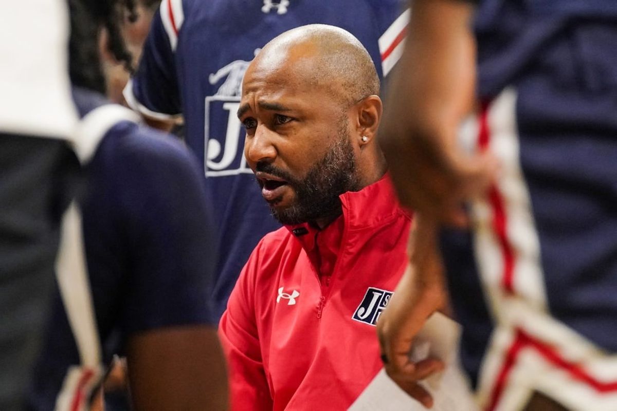 Nov 19, 2023; Columbia, Missouri, USA; Jackson State Tigers head coach Mo Williams talks to players in a time out against the Missouri Tigers during the first half at Mizzou Arena.