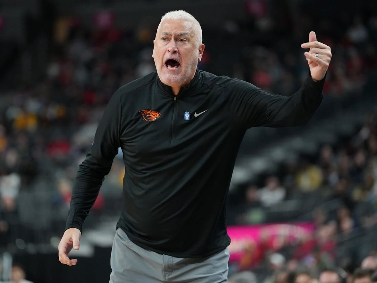 Mar 8, 2023; Las Vegas, NV, USA; Oregon State Beavers head coach Wayne Tinkle reacts against the Arizona State Sun Devils during the first half at T-Mobile Arena.