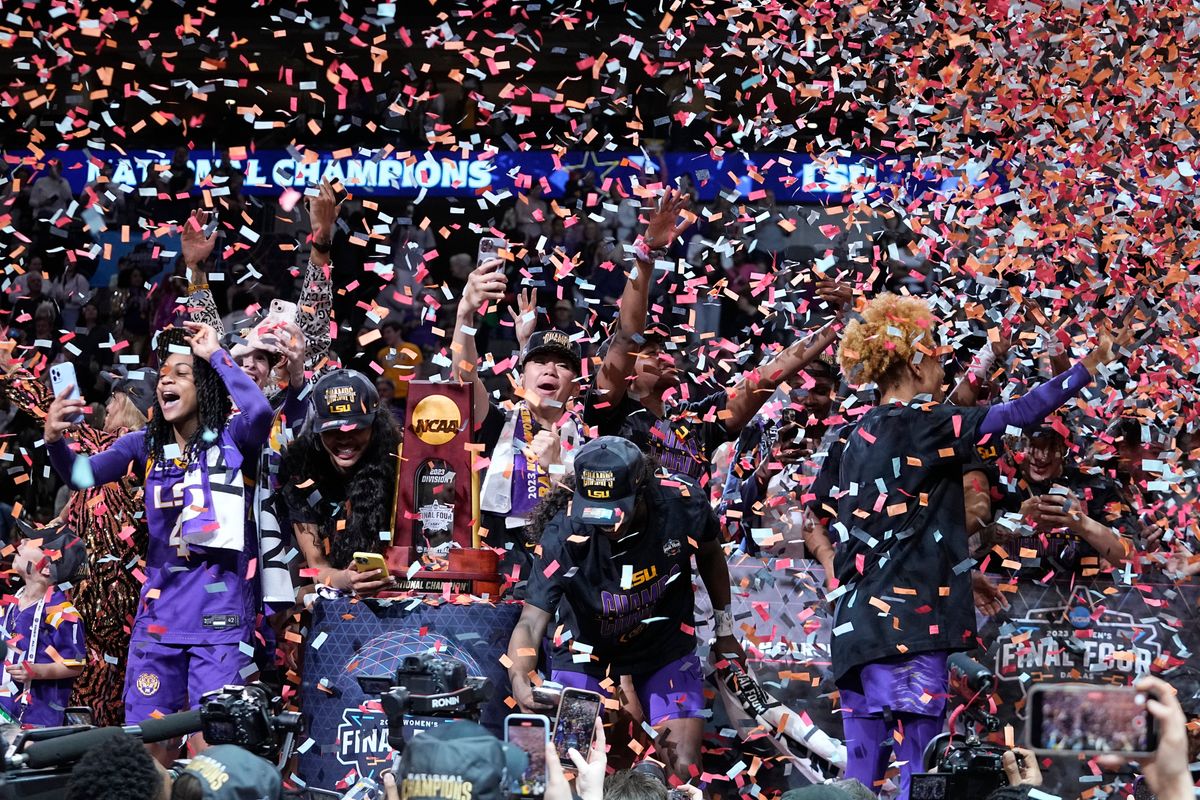 LSU players celebrate winning the program’s first-ever national title after beating Iowa, 102-85 .