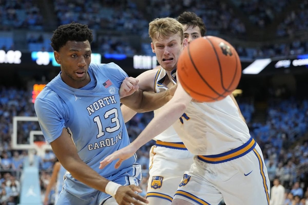 Nov 17, 2023; Chapel Hill, North Carolina, USA; North Carolina Tar Heels forward Jalen Washington (13) and UC Riverside Highlanders forward Wil Tattersall (14) fight for the ball in the first half at Dean E. Smith Center.