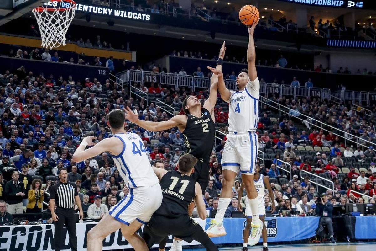 Mar 21, 2024; Pittsburgh, PA, USA; Kentucky Wildcats forward Tre Mitchell (4) jumps to shoot the ball while Oakland Golden Grizzlies forward Chris Conway (2) attempts to block in the first round of the 2024 NCAA Tournament at PPG Paints Arena.