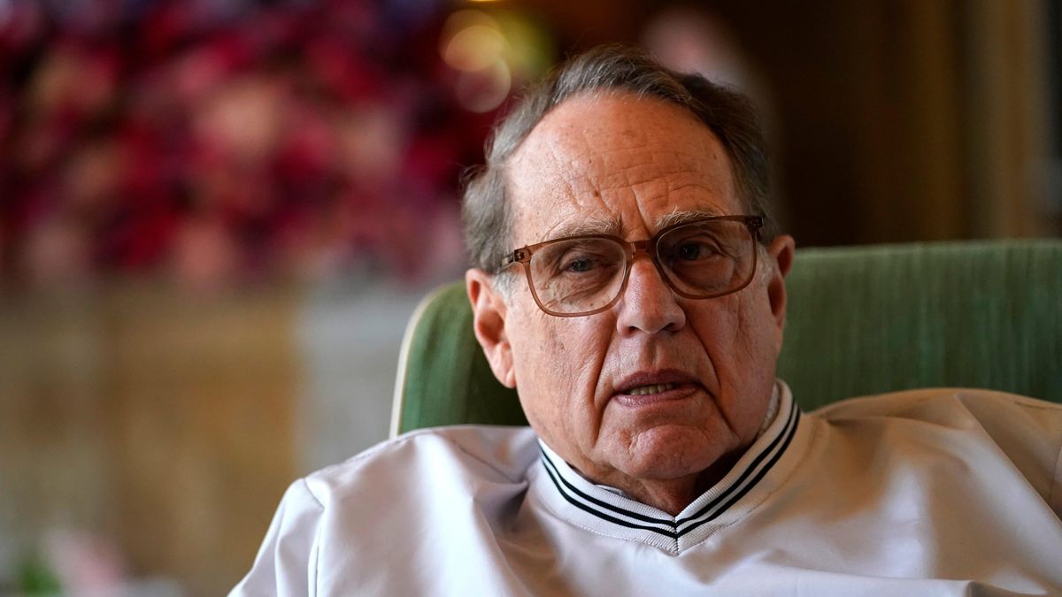 Chicago White Sox owner Jerry Reinsdorf talks with the news media during a meeting of Major League Baseball owners, Thursday, Feb. 9, 2023, in Palm Beach, Fla.