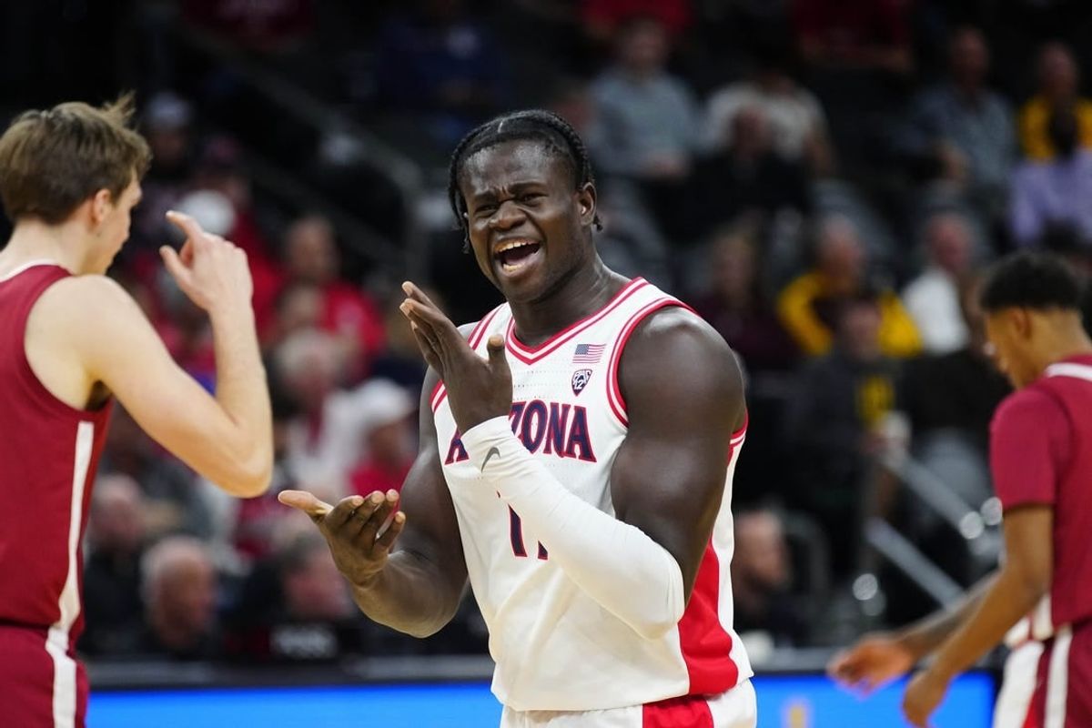 Arizona center Oumar Ballo argues with an official against Alabama during the Jerry Colangelo Hall of Fame Series at the Footprint Center on Dec. 20, 2023.
