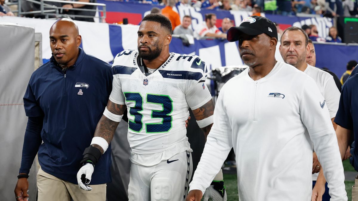 Jamal Adams reacts as he walks to the locker room after suffering a concussion during the first quarter against the New York Giants at MetLife Stadium