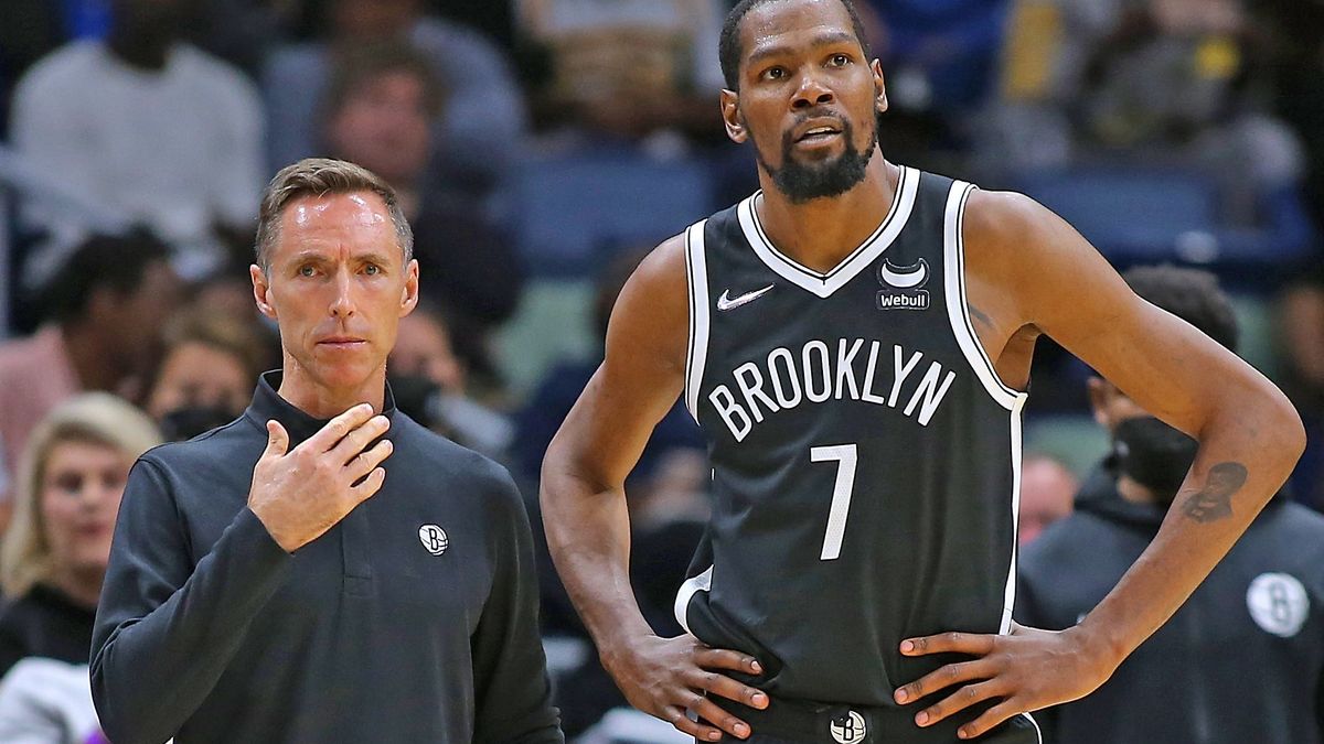 Happier times for Steve Nash and Kevin Durant. Kinda.