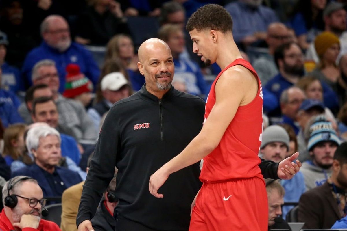 Jan 7, 2024; Memphis, Tennessee, USA; Southern Methodist Mustangs head coach Rob Lanier (left) talks with forward Samuell Williamson (10) during the first half against the Memphis Tigers at FedExForum.