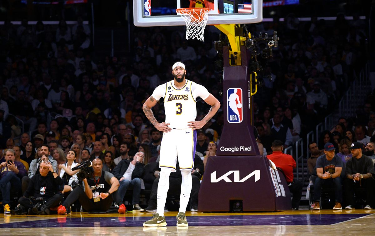Looks like the carriage is about to turn back into a pumpkin for the Lakers.