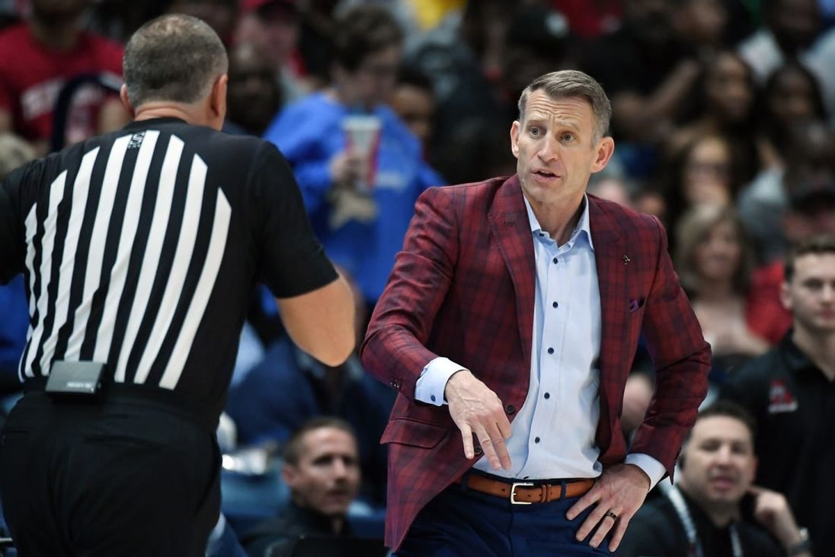 Mar 15, 2024; Nashville, TN, USA; Alabama Crimson Tide head coach Nate Oats questions a call by the officials during the second half against the Florida Gators at Bridgestone Arena.