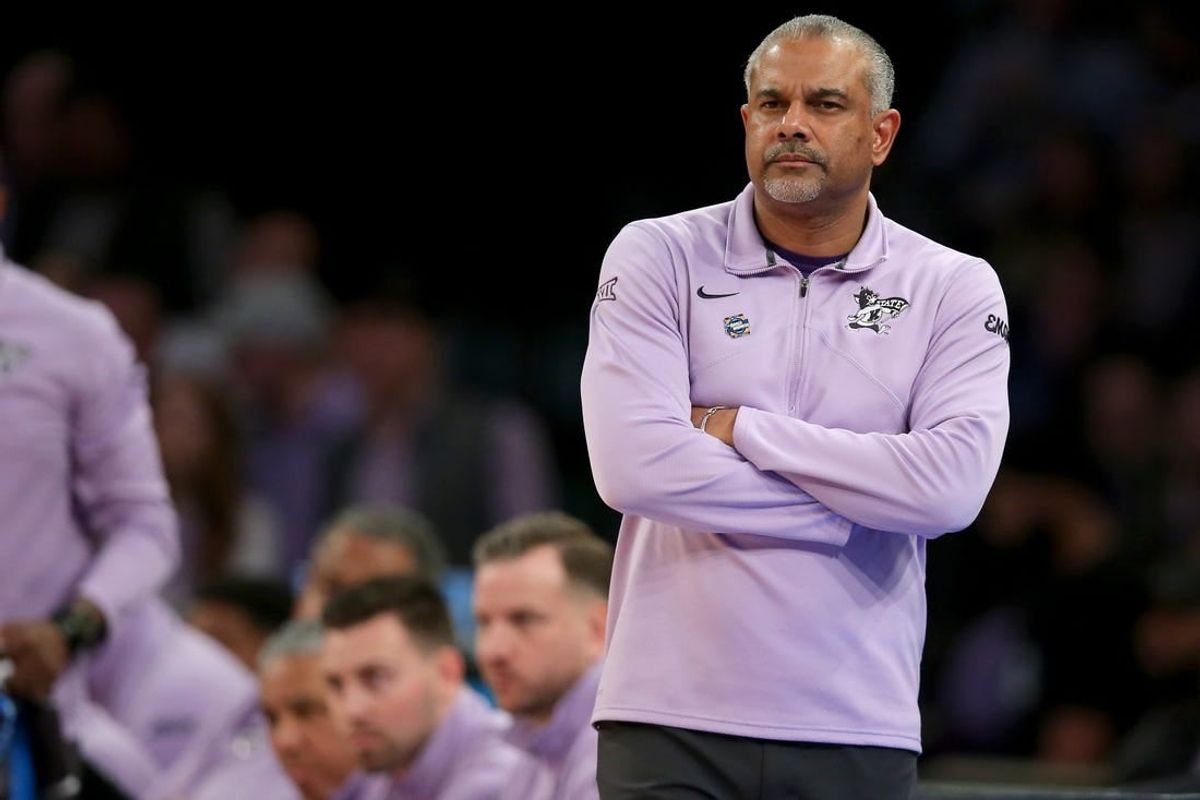 Mar 25, 2023; New York, NY, USA; Kansas State Wildcats head coach Jerome Tang coaches against the Florida Atlantic Owls during the first half at Madison Square Garden.