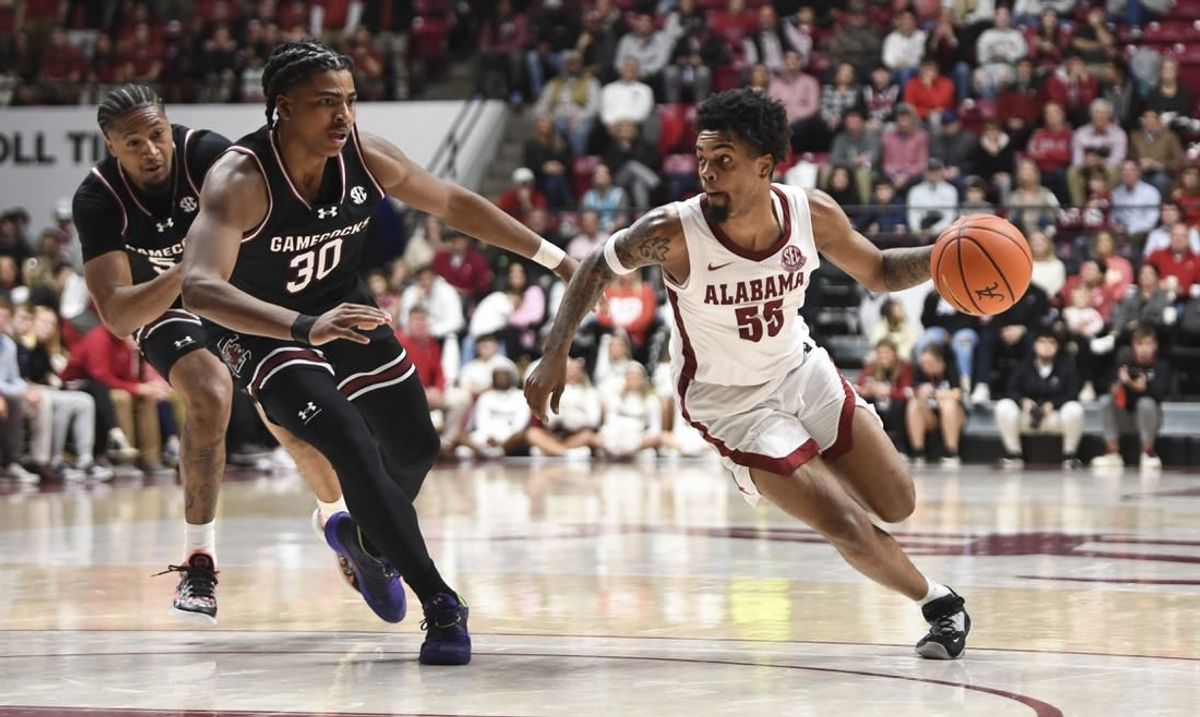 Jan 9, 2024; Tuscaloosa, Alabama, USA;  South Carolina forward Collin Murray-Boyles (30) guards Alabama guard Aaron Estrada during the game Coleman Coliseum.
