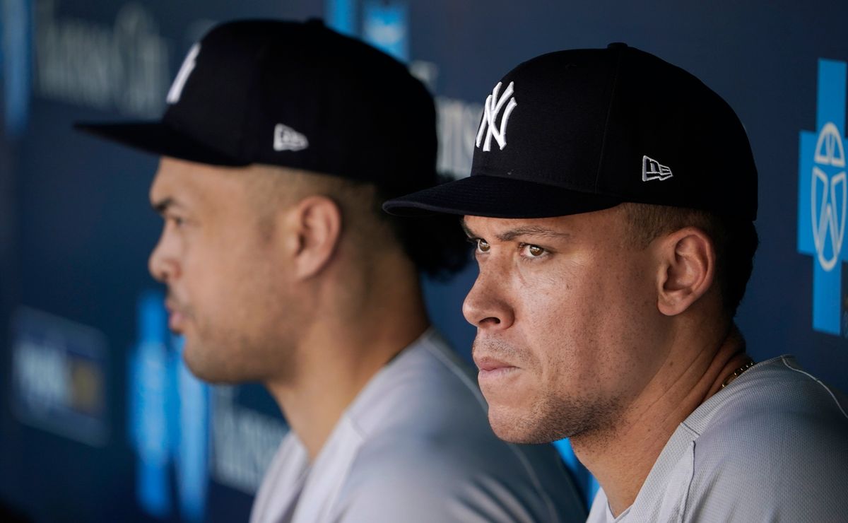 Giancarlo Stanton (izq.) y Aaron Judge
