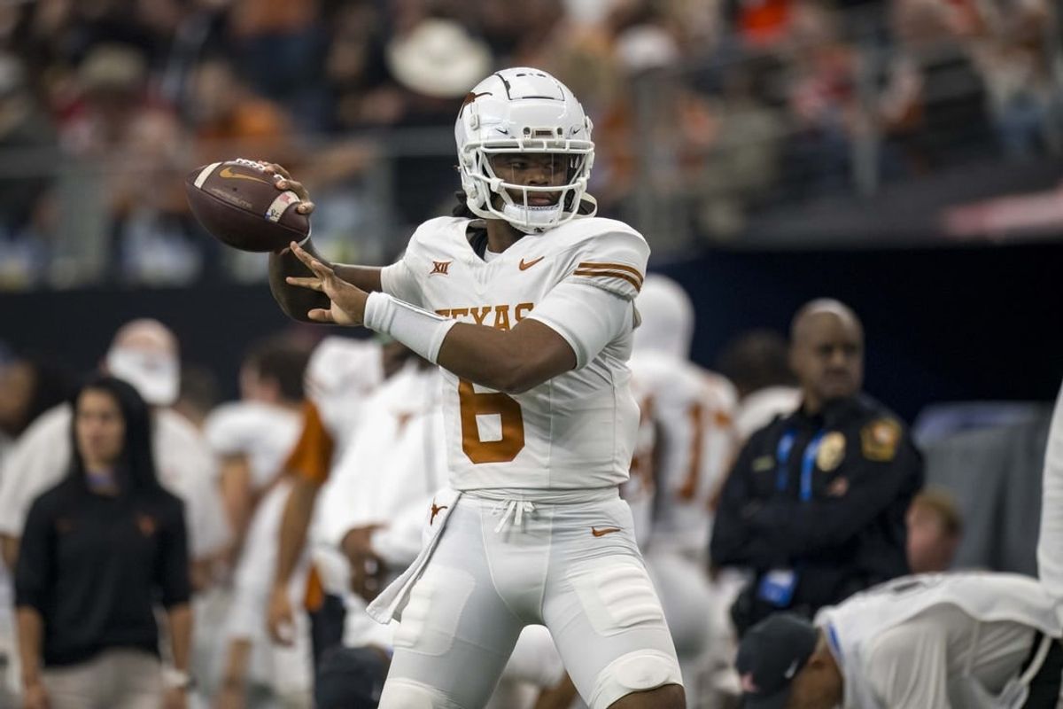 Dec 2, 2023; Arlington, TX, USA; Texas Longhorns quarterback Maalik Murphy (6) in action during the game between the Texas Longhorns and the Oklahoma State Cowboys at AT&T Stadium.