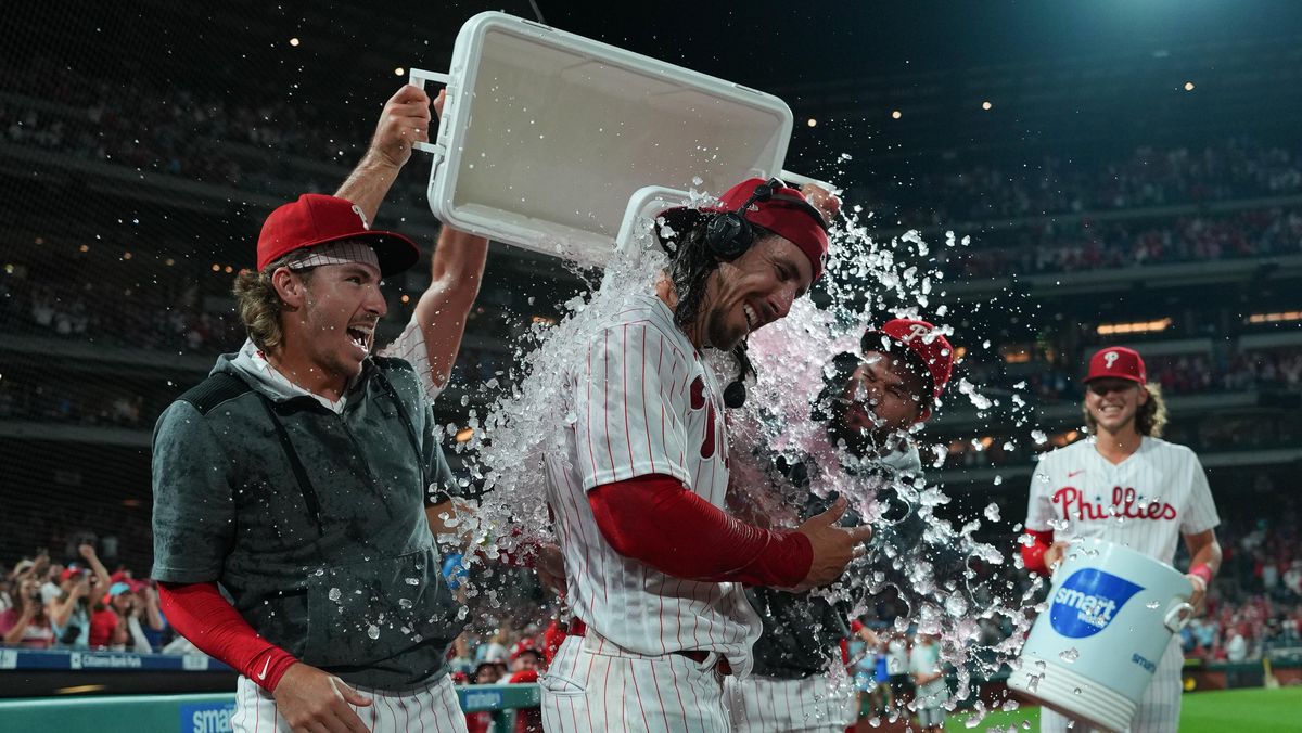 The Phils celebrate Michael Lorenzen’s no-hitter.