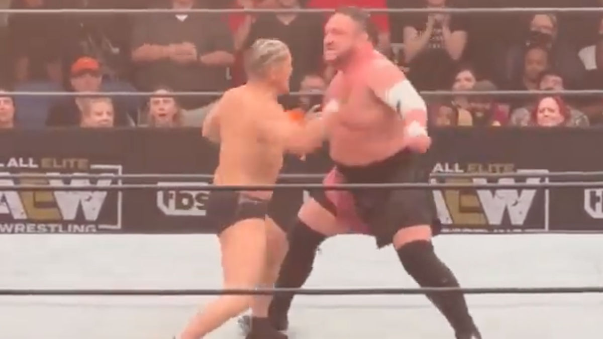 Minoru Suzuki (l.) and Samoa Joe chop the fuck out of each other.