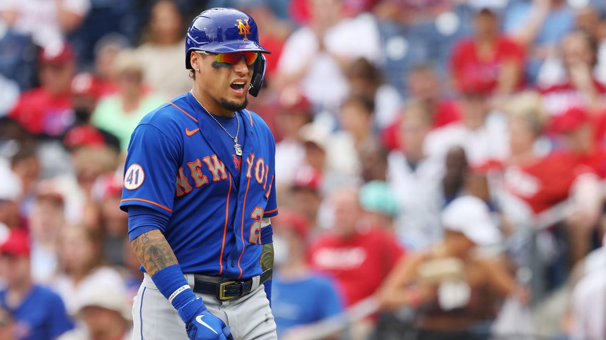 Javy Baez left today’s game with what appeared to be an injury to his side.