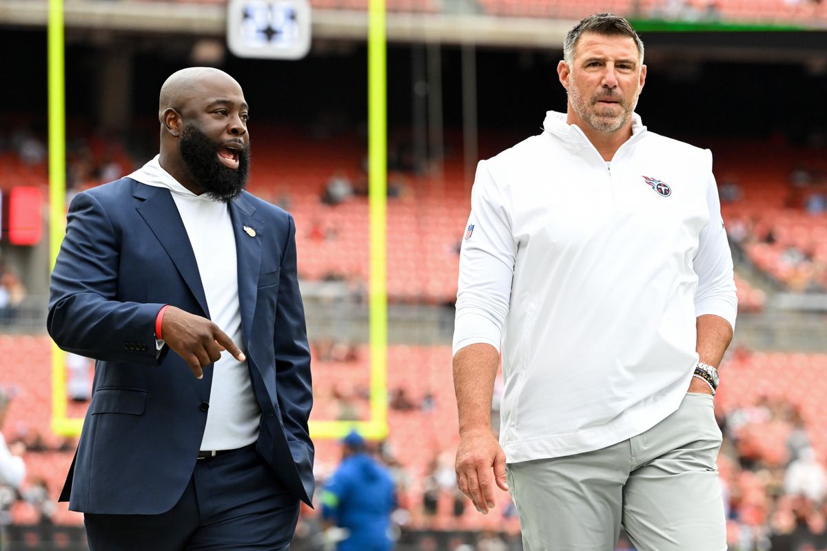 El gerente general de los Tennessee Titans, Ran Carthon, y el entrenador en jefe, Mike Vrabel