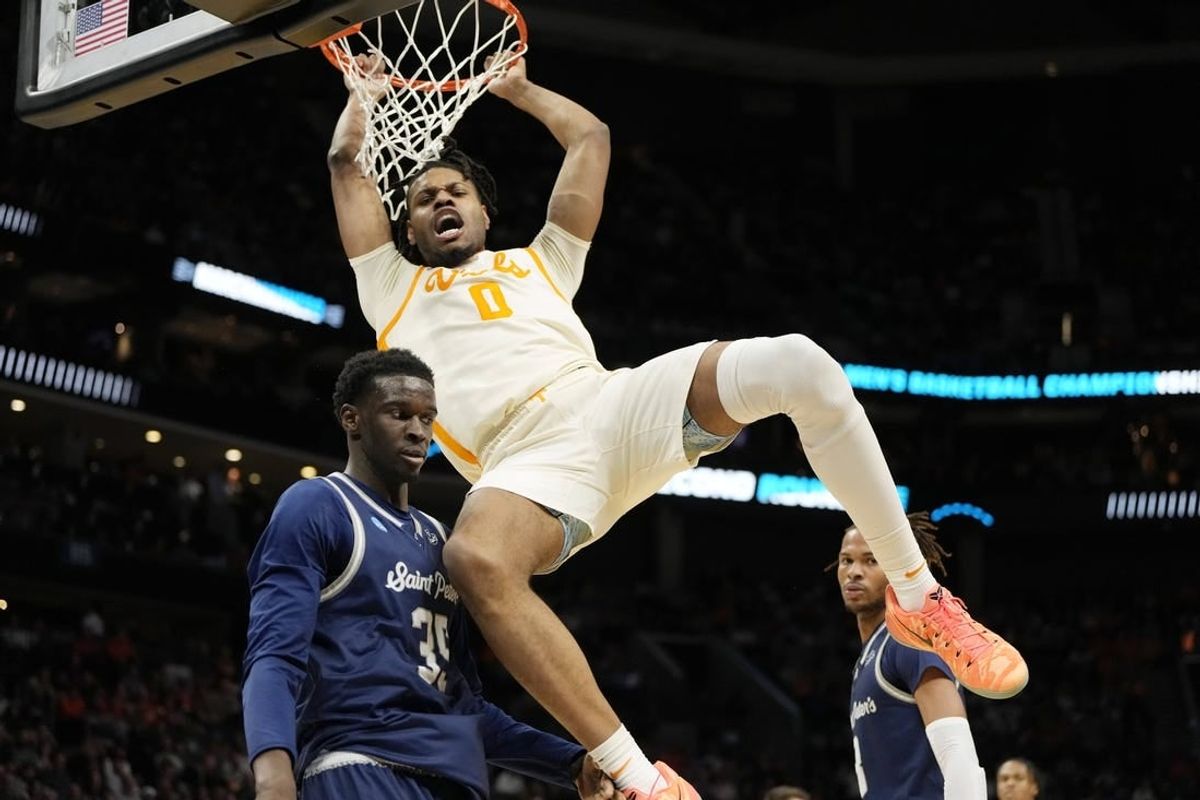Mar 21, 2024; Charlotte, NC, USA; Tennessee Volunteers forward Jonas Aidoo (0) dunks over Saint Peter's Peacocks forward Mouhamed Sow (35) in the first half of the first round of the 2024 NCAA Tournament at Spectrum Center.