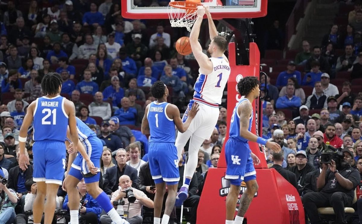 Nov 14, 2023; Chicago, Illinois, USA; Kansas Jayhawks center Hunter Dickinson (1) dunks against the Kentucky Wildcats during the first half at United Center.