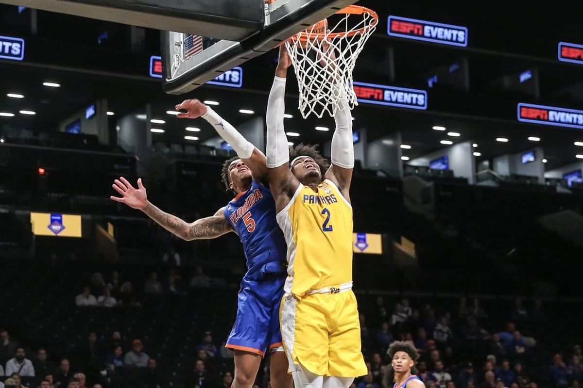 Nov 22, 2023; Brooklyn, New York, USA; Pittsburgh Panthers forward Blake Hinson (2) drives past Florida Gators guard Will Richard (5) for a dunk attempt in the first half at Barclays Center.