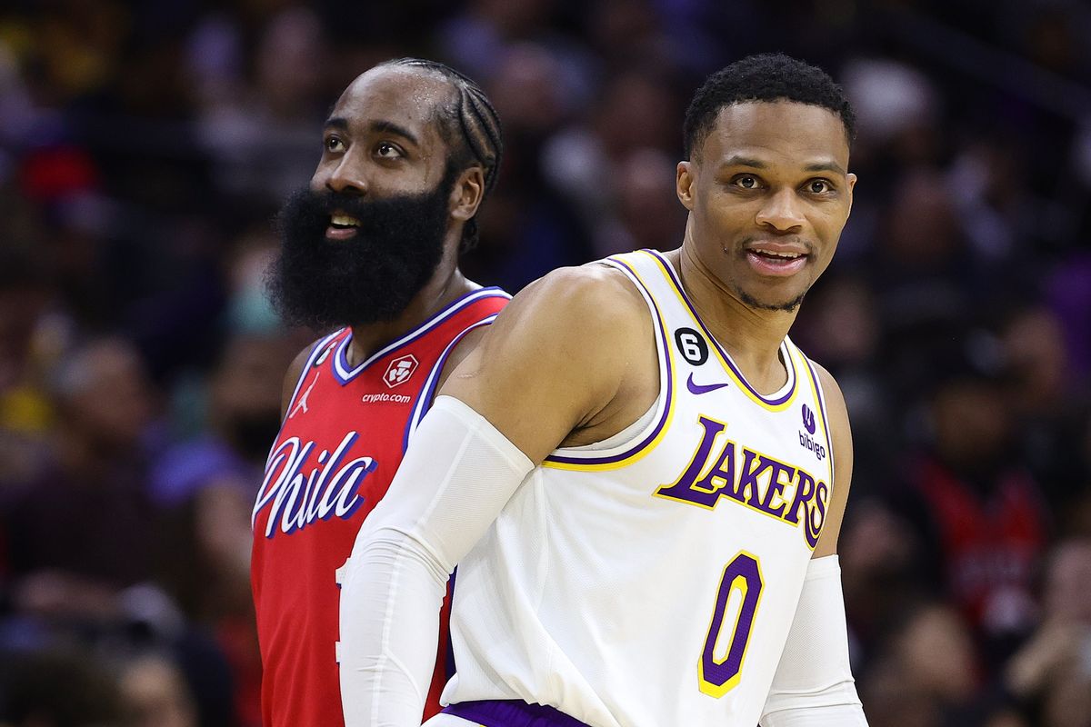 James Hardem (izq.) y Russell Westbrook se reencuentran y se siente tan...bien, ¿quizás?