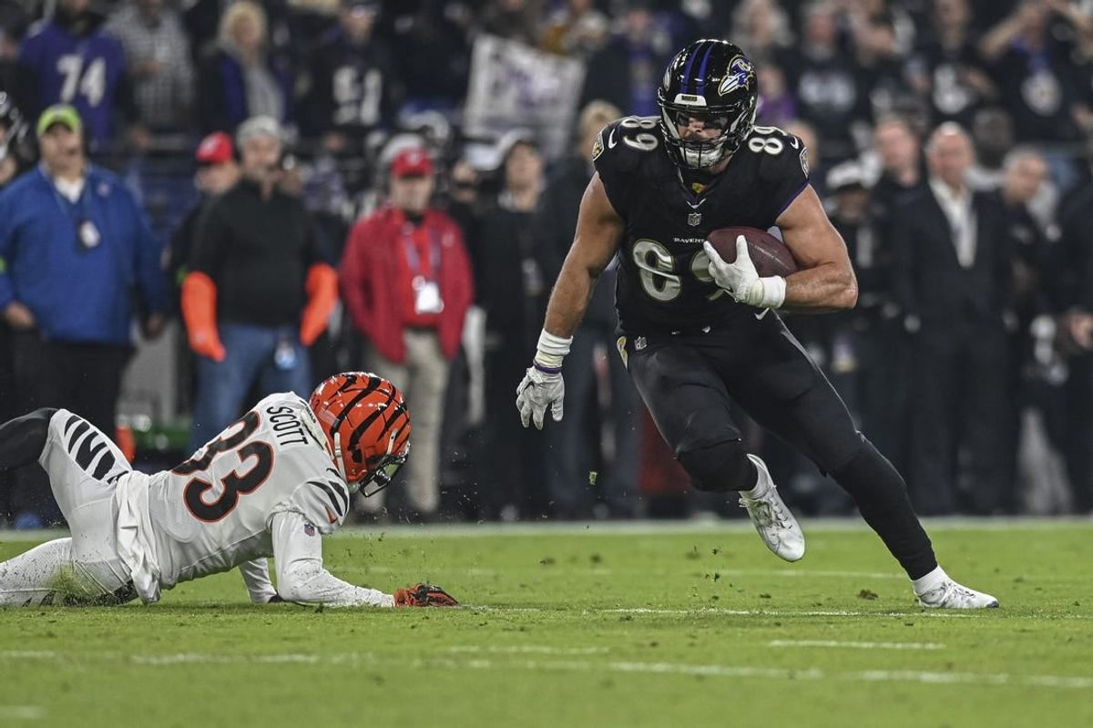 Baltimore Ravens tight end Mark Andrews (89) runs after a first half catch against the Cincinnati Bengals on Nov. 16, his final game of the regular season due to an ankle injury.