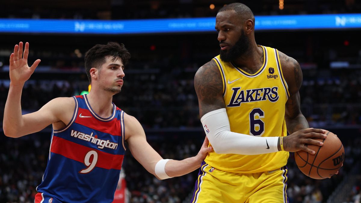 LeBron is chasing stats because that’s really all there is to do with an otherwise miserable Lakers squad.