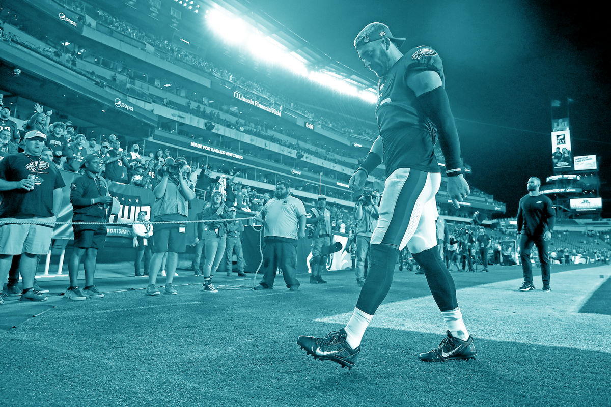 Zach Ertz had an emotional last game in Philadelphia on Thursday Night Football.