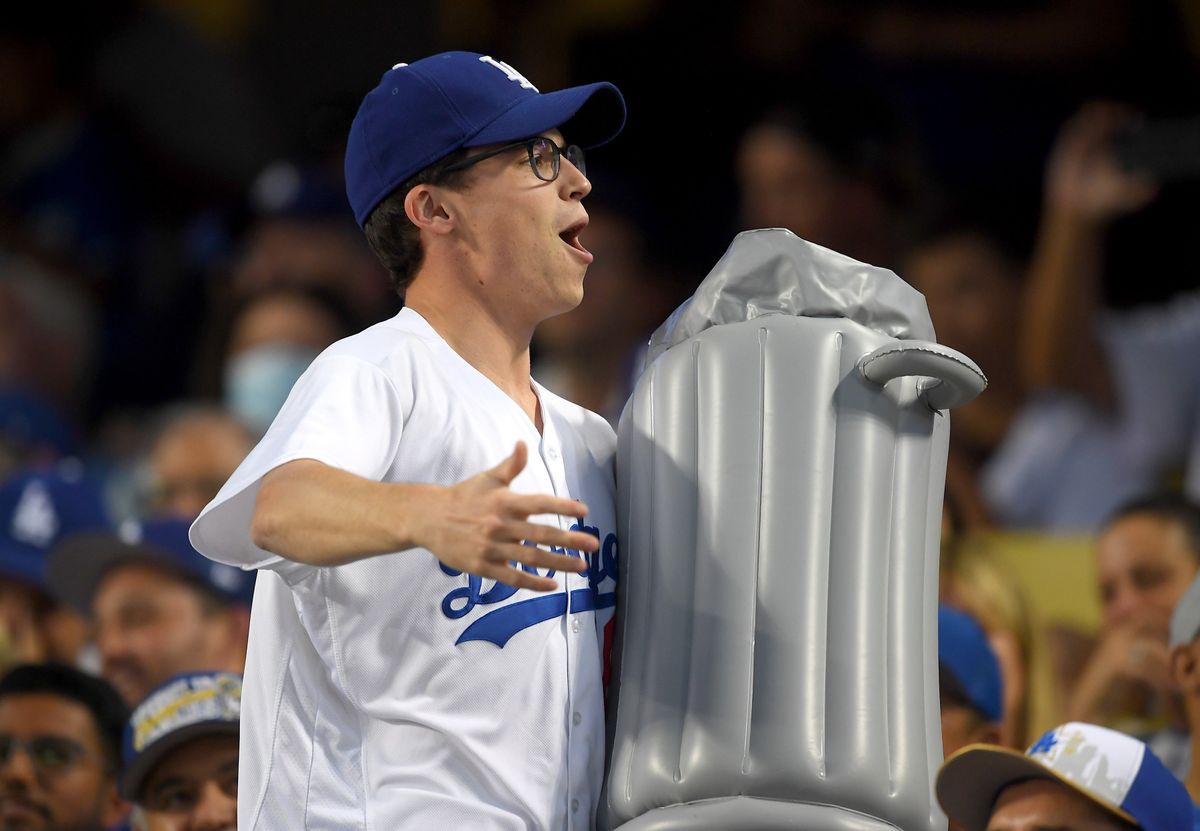 Dodgers fans have the right idea on how to welcome the Astros to town.