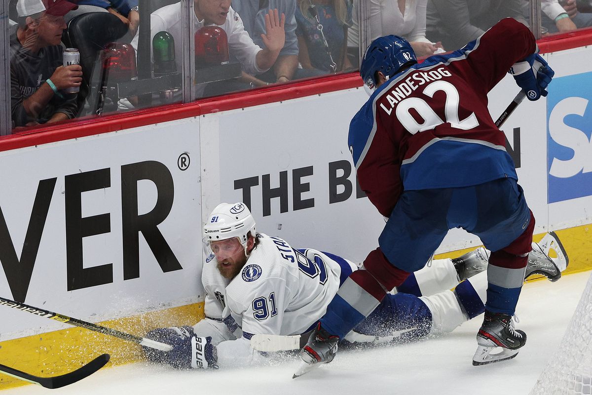 Steven Stamkos and the Lightning could fall flat this season.