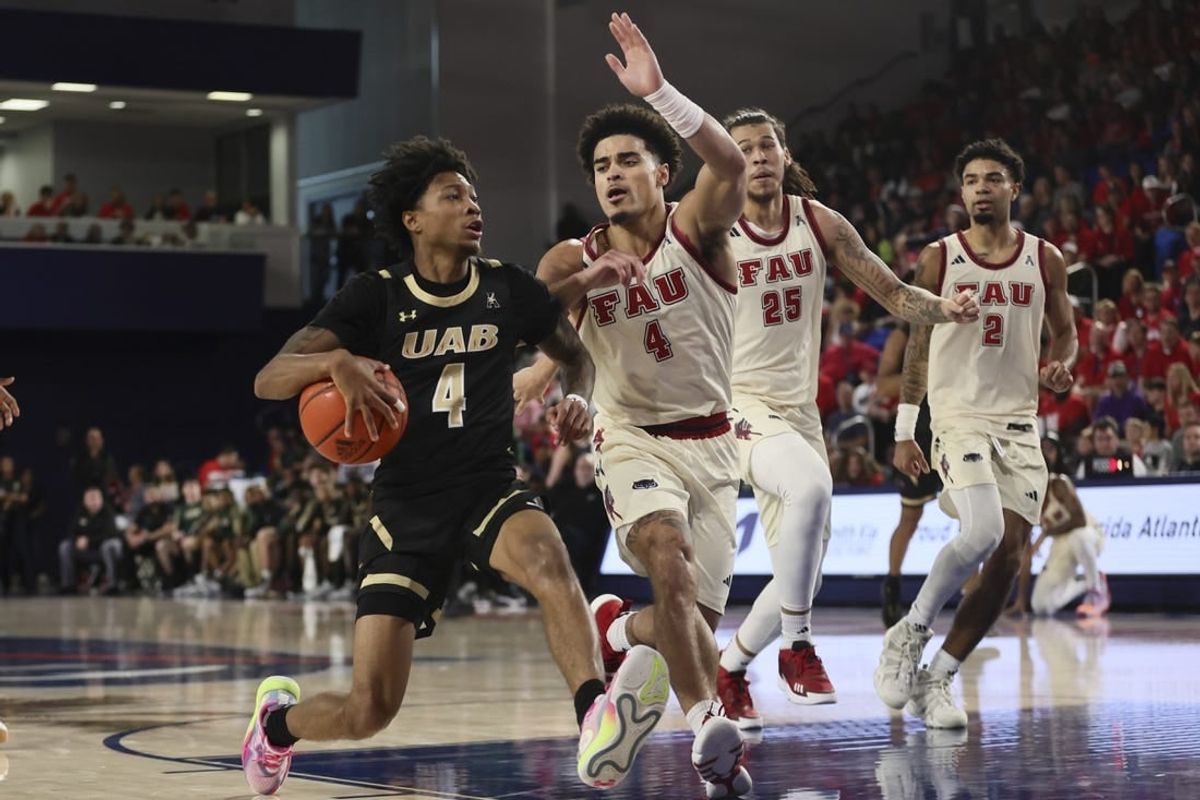 Jan 14, 2024; Boca Raton, Florida, USA; UAB Blazers guard Eric Gaines (4) drives to the basket against Florida Atlantic Owls guard Bryan Greenlee (4) during the first half at Eleanor R. Baldwin Arena.