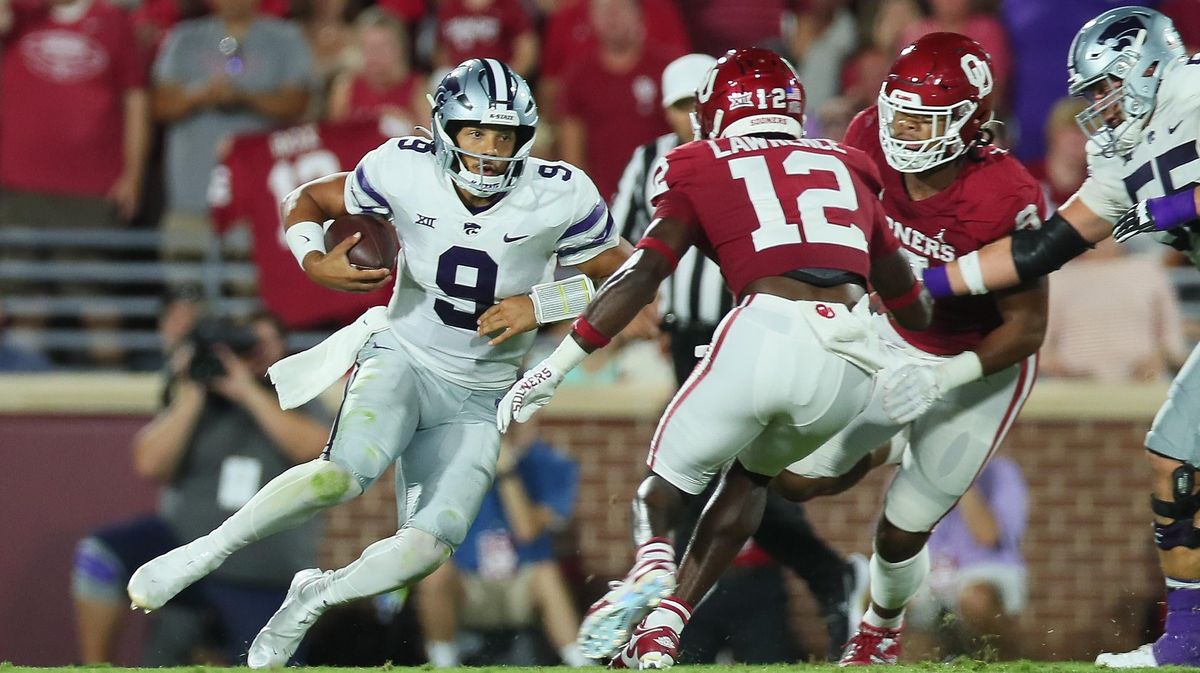 Kansas  State  Wildcats  QB  Martinez,  Adrian  (09)  during  a  game  between  the  Oklahoma  Sooners  and  the  Kansas  State  Wildcats  at  Gaylord  Memorial  Stadium  in  Norman,  Oklahoma  on  September  24,  2022.