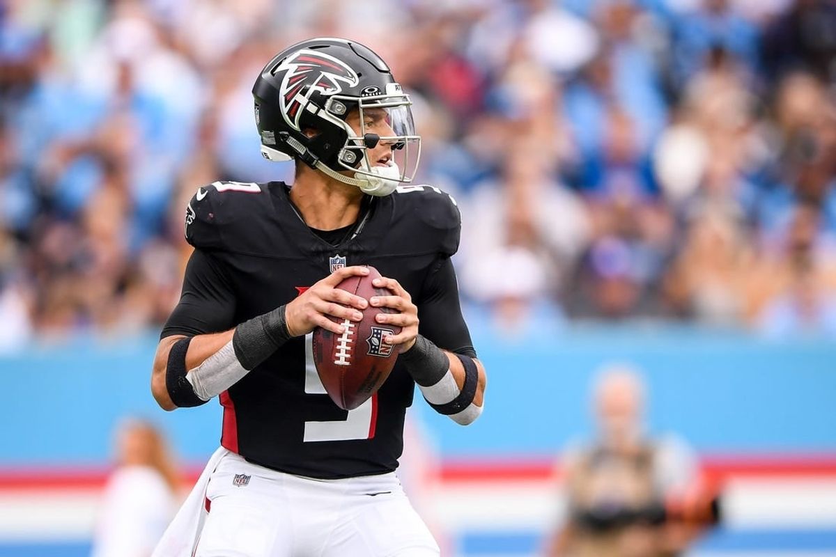 Oct 29, 2023; Nashville, Tennessee, USA;Atlanta Falcons quarterback Desmond Ridder (9) looks down field against the Tennessee Titans during the first half at Nissan Stadium.