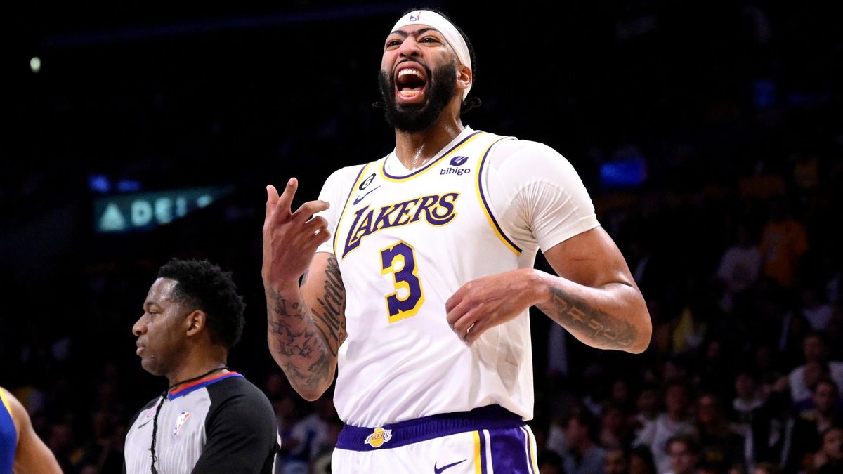 Anthony Davis has been taking the Warriors to school.