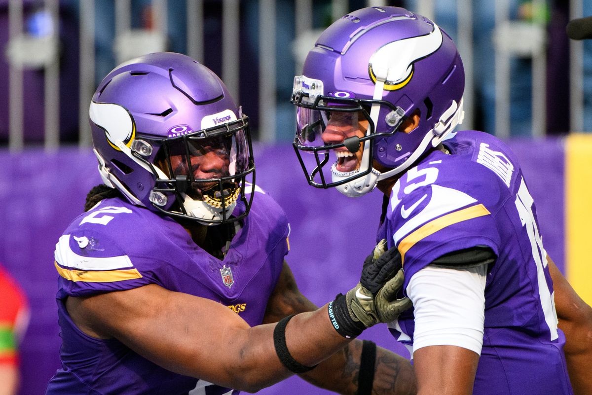 Alexander Mattison (l.) has a unique style of mouth piece.